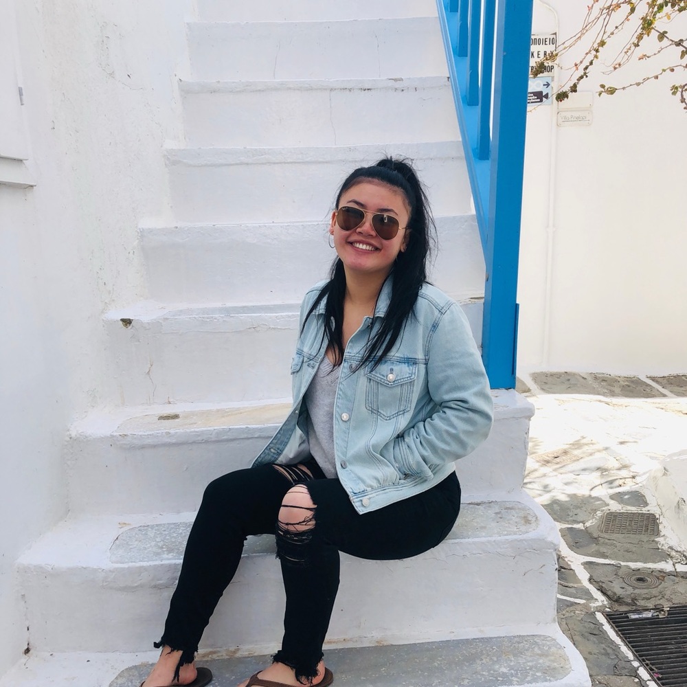 Meet your Posher, Mia